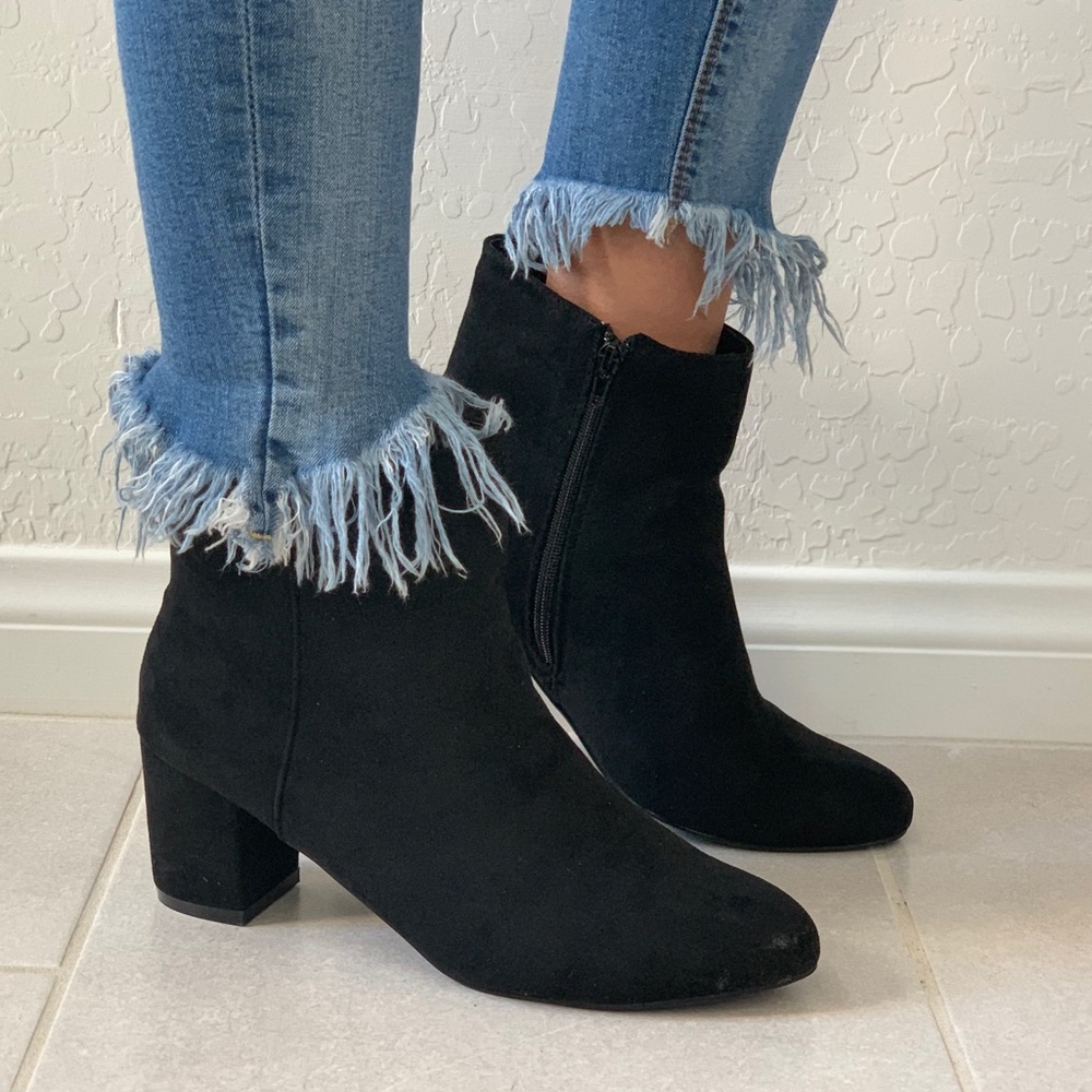 NIB Black Kitten Block Heel Ankle Chelsea Booties - Picture 6 of 8